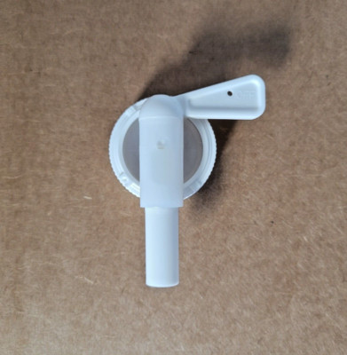 2- Spigot-Style Faucet Caps for 38 mm 2-1/2 gallon plastic jug container LLDPE
