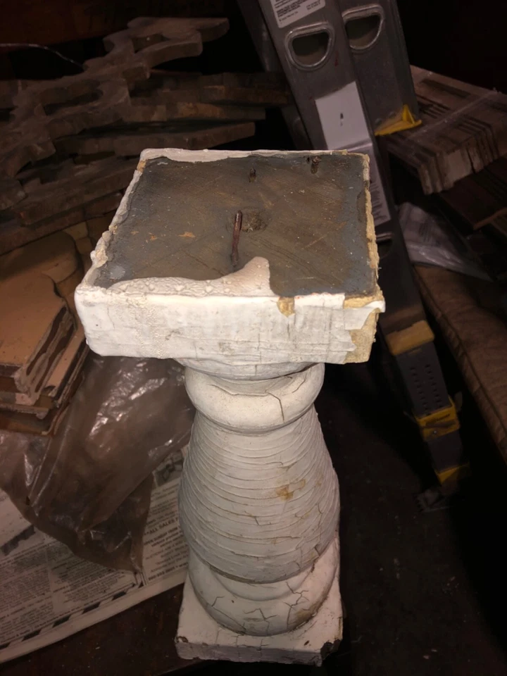 Husillo balaustre porche c1890 grande robusto tamaño 16,5” x 5,5” x 5” cuadrado en la parte superior Foto 3 de 4