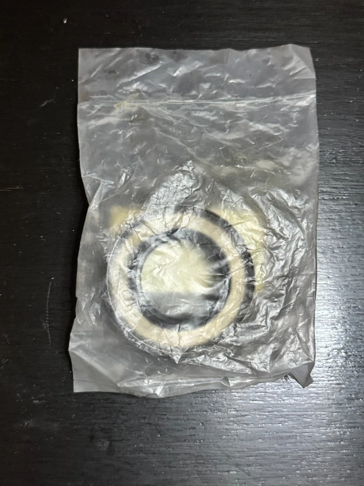 CONVERTIDOR DIFERENCIAL ORIGINAL OEM NISSAN CARCASA SELLO DE ACEITE 38342-81X01 Foto 2 de 2