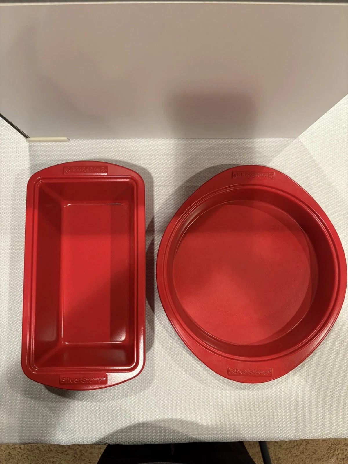 SilverStone Red Nonstick Loaf Pan – 9"x5" & Red Pie Pan 9”
Opens in a new window or tab