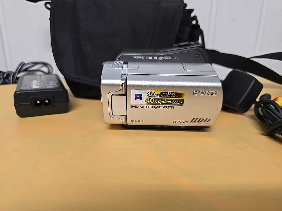 Sony Handycam DCR-SR36E 40GB HDD Digital Camcorder With Nightshot. - Image 2 of 4