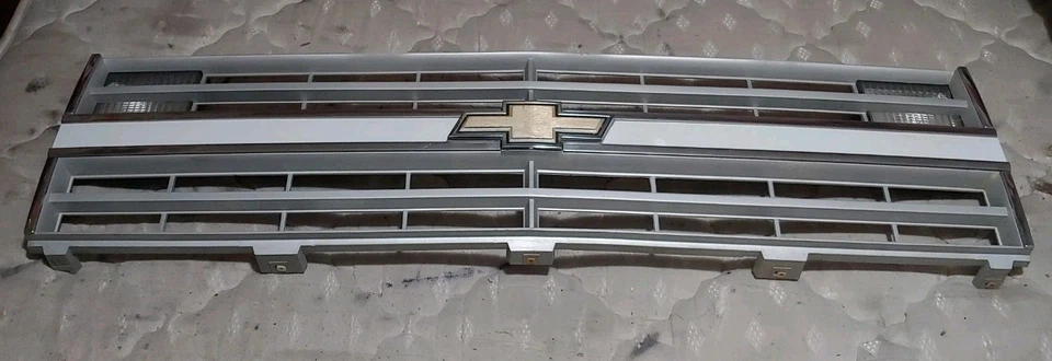 Chevrolet 1985-88 carrocería cuadrada camioneta Blazer Suburban GM parrilla OEM 15554910 Foto 3 de 4