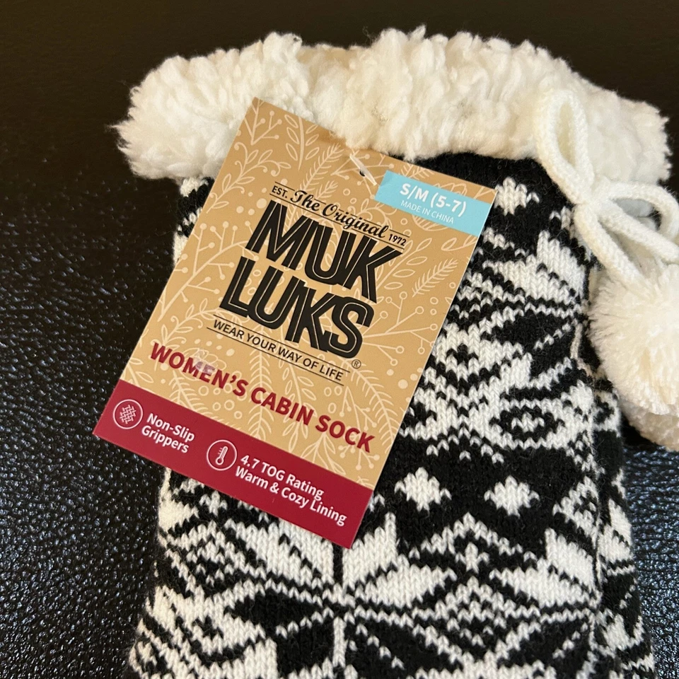 Calcetines de cabina MUK LUKS cálidos acogedores forrados difusos pompón negros para mujer S/M (5-7) nuevos con etiquetas Foto 2 de 4