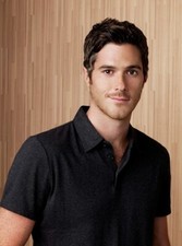 Dave Annable Unsigned photo- Brothers & Sisters - Donation to Cancer Charity *88