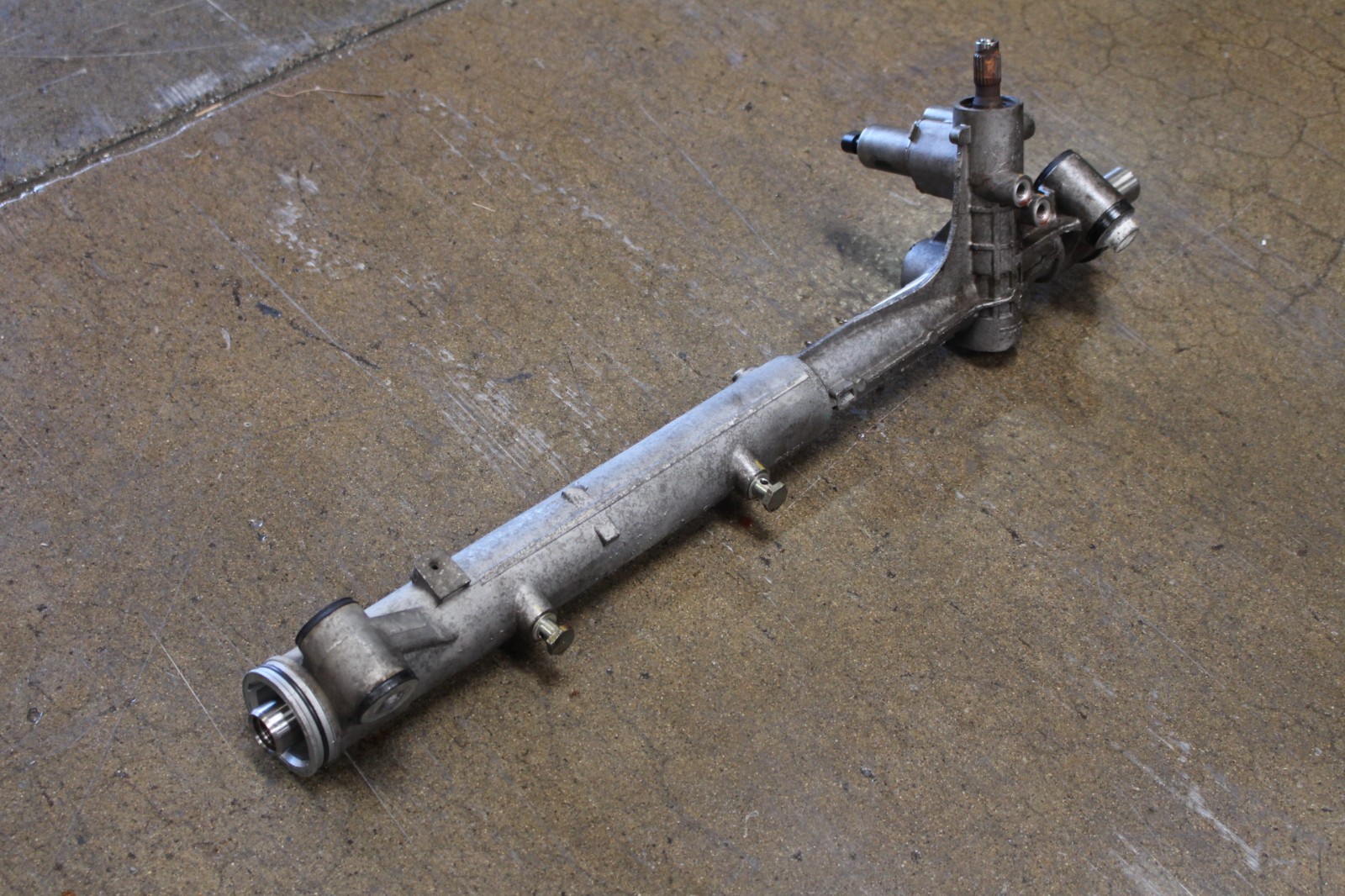 Maserati Ghibli, Steering Gear Rack, Center Only, Used, P/N 670003956
