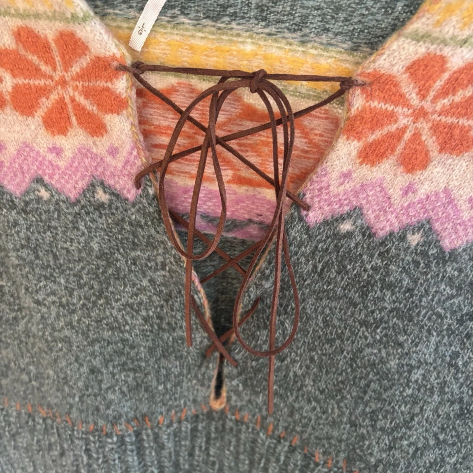 Free People Green Wool Blend Fair Isle Boho Tunic Sweater V-Neck Tie Front Large - Image 4 of 4