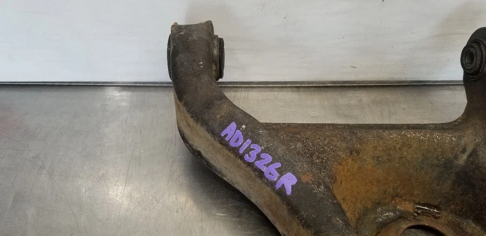 92 CADILLAC BROUGHAM BRAZO DE CONTROL INFERIOR PASAJERO DELANTERO DERECHO Foto 2 de 4