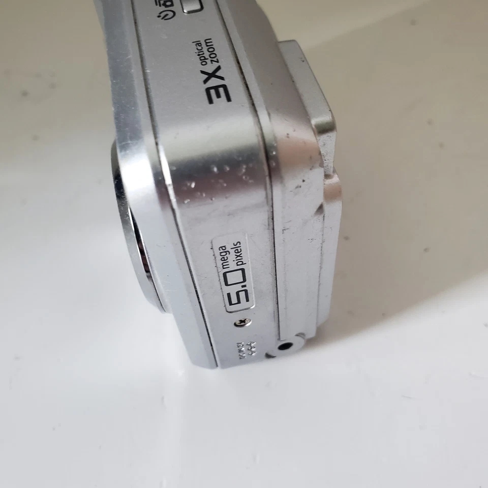 Kodak EasyShare C533 Digital Camera 5.0MP Silver FOR PARTS  - Image 2 of 4