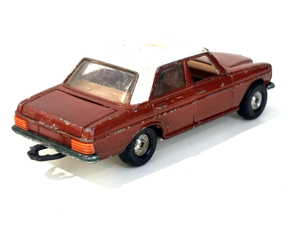 CORGI MERCEDES-BENZ 240 D #296 diecast 1.36 Classic W115 W114 Rare A7 - Image 2 of 4