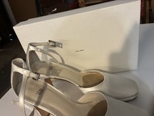 NO BOX Vera Wang White Satin Rhinestone Buckle Wedlock Wedding Pumps 6.5 SCUFFS
