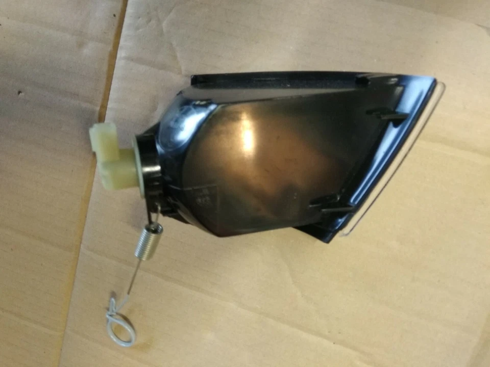 LUZ INDICADORA DELANTERA DERECHA SEAT TOLEDO UNIDAD HELLA 2BA 961 554-121 Foto 3 de 4