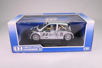 LE142 UNIVERSAL HOBBIES 4506 Voiture 1/18 Renault Clio sport trophy catalunya 24 - Photo 1/4
