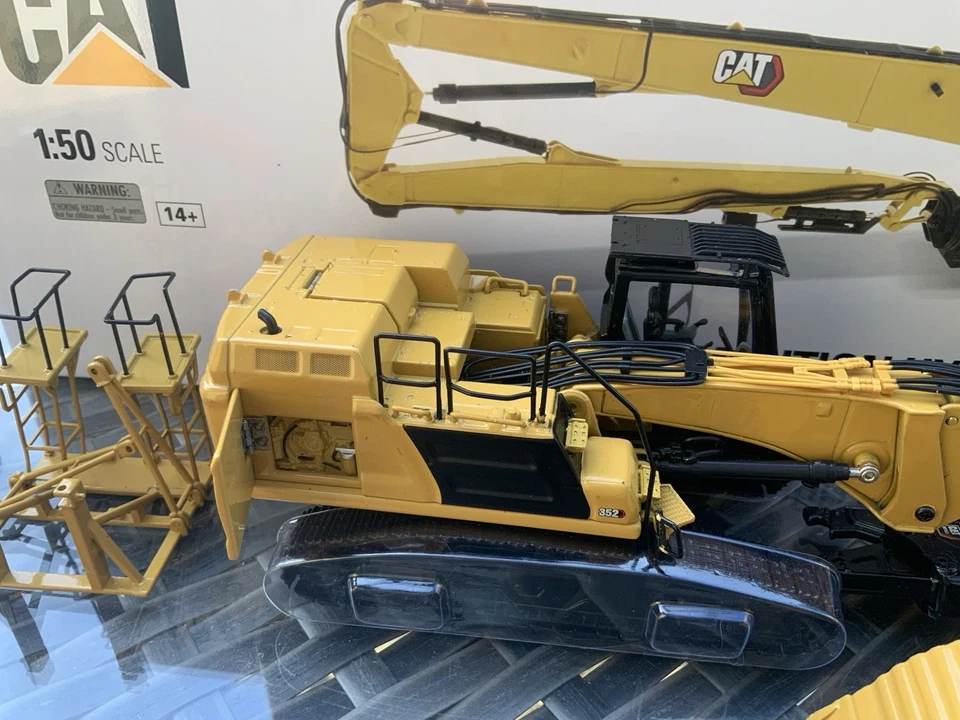 Cat 352 Ultra High Demolition Hydraulic Excavator 1:50 High Line Metal Box - Image 3 of 4