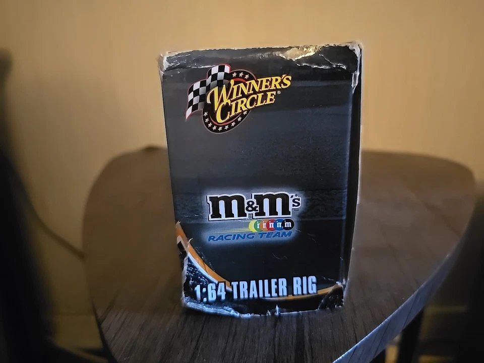 Plataforma de remolque Nascar 2004 - Action escala 1:64 - #38 Elliot Sadler M&M's  Foto 4 de 4