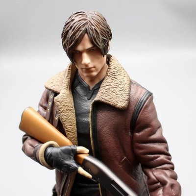 Resident Evil 4 Remake Collector's Edition Leon Statue Figure Box