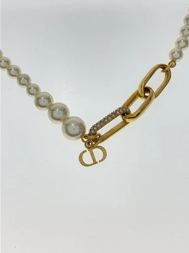 Collana Christian Dior 24AW d fusion perla oro con top da donna usata