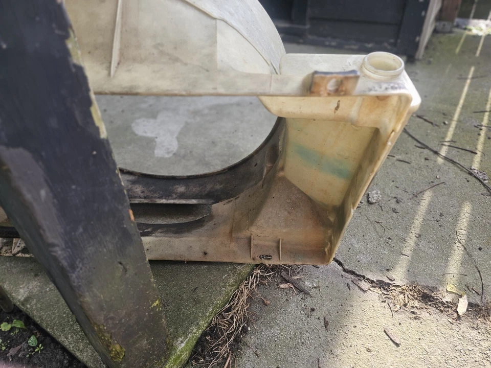 Buick Century 1976 cubierta de ventilador/depósito de refrigerante Foto 2 de 4