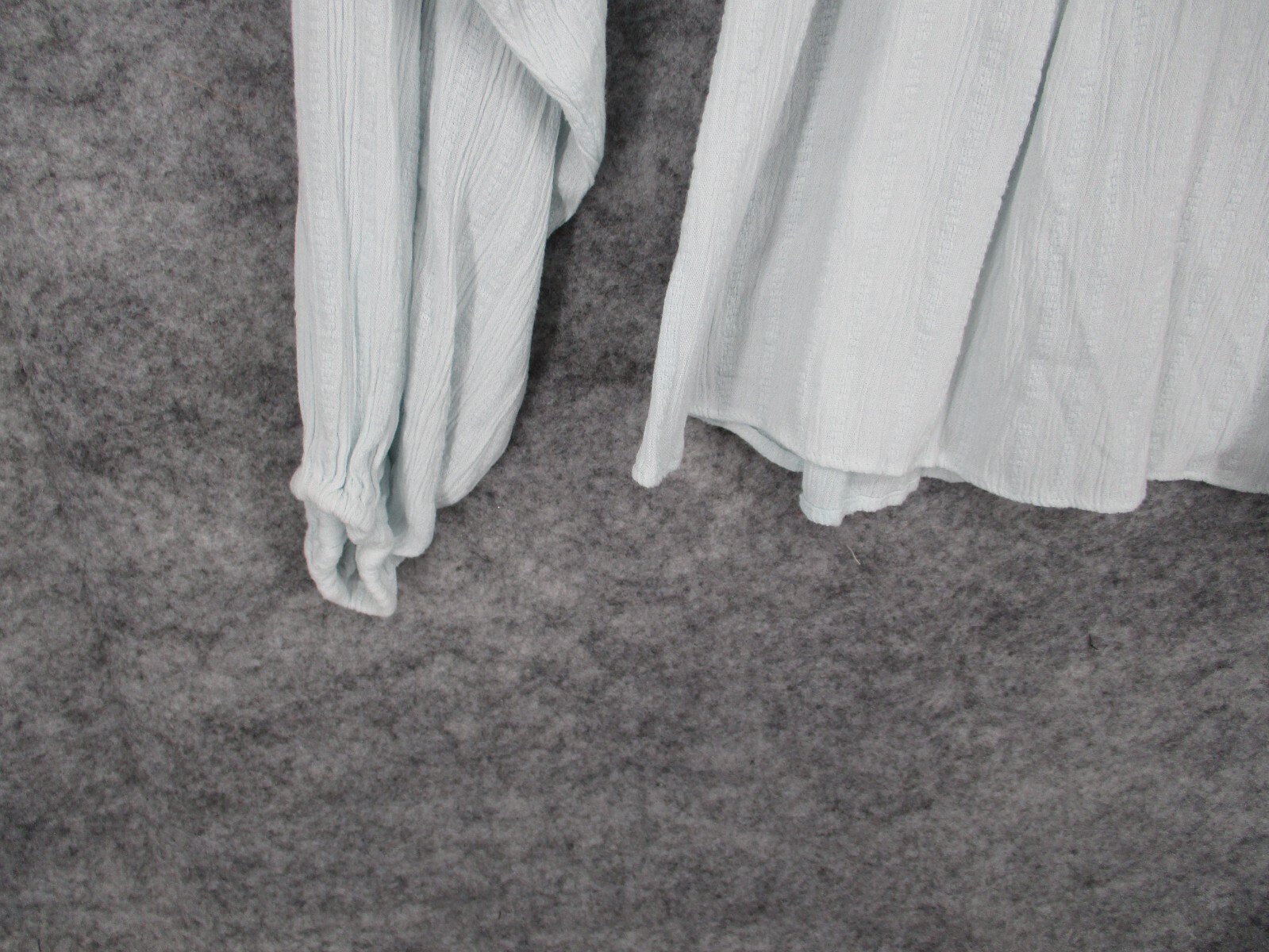 Universal Thread Women's Top Medium Flowy Keyhole… - image 4