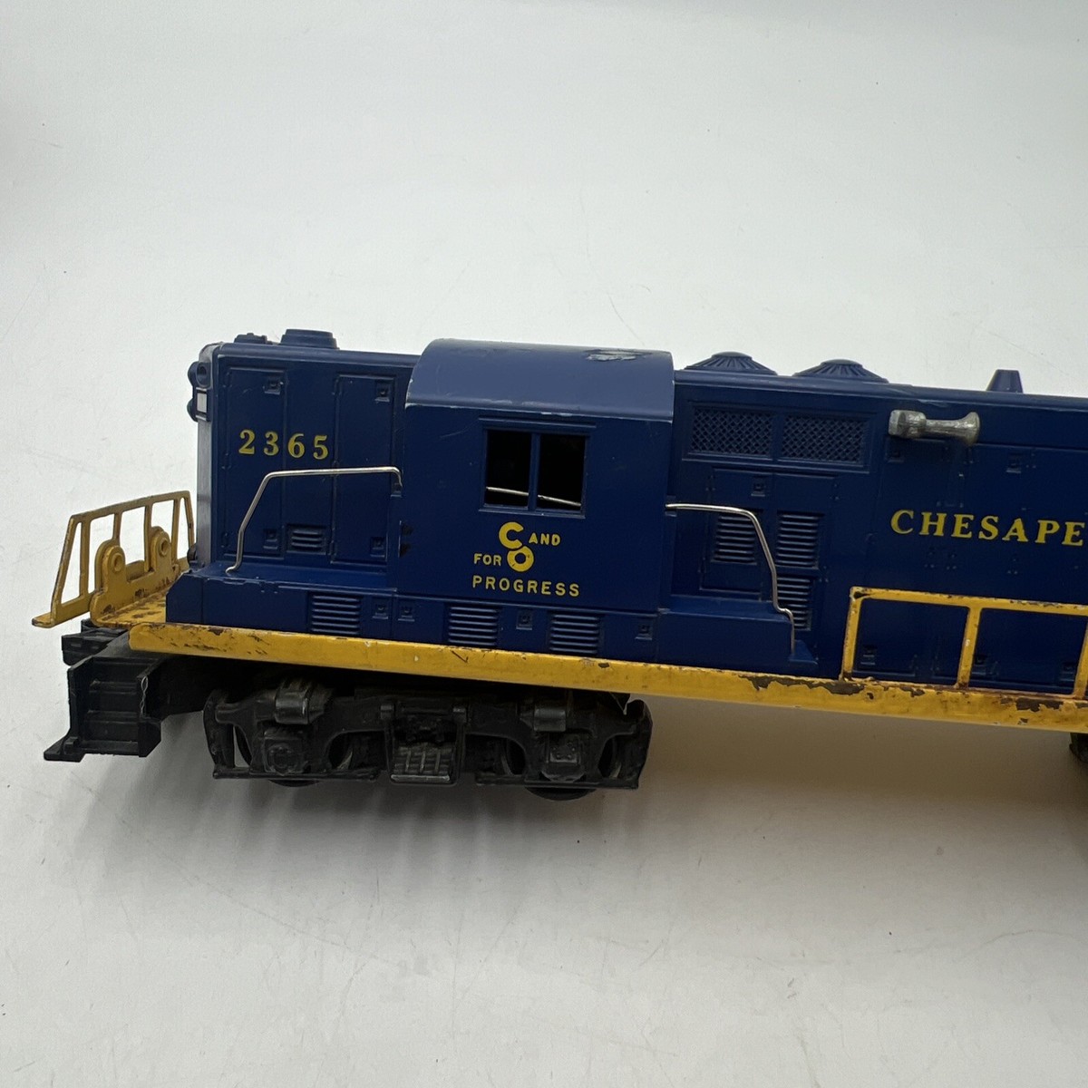 Lionel Postwar 2365 Chesapeake & Ohio Gp7 Diesel Locomotive for