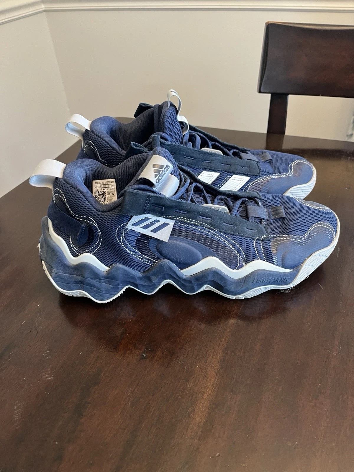 Scarpe da basket Adidas Exhibit taglia B team Navy bianche grigie uomo coppia 1