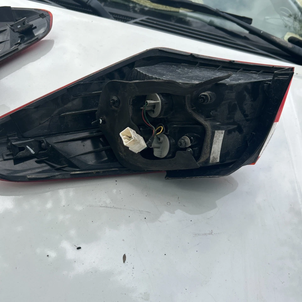Luz trasera izquierda del lado del conductor OEM 2014 2015 2016 Kia Forte sedán Foto 4 de 4