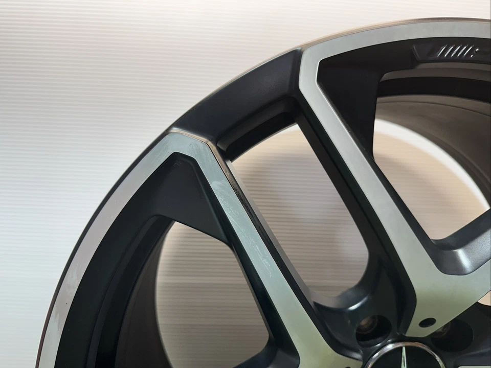 ✅ Llanta trasera 20" x 10" OEM Mercedes Benz GLC63S 2018-2022 Foto 2 de 4