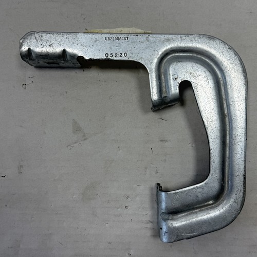 GENUINE NEW 2005 - 2020 GM Running Board Mounting Bracket 22956467 OEM - Picture 5 of 10