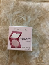 MALLY Evercolor Poreless Face Defender in Box With Sponge 0.07 oz travel size