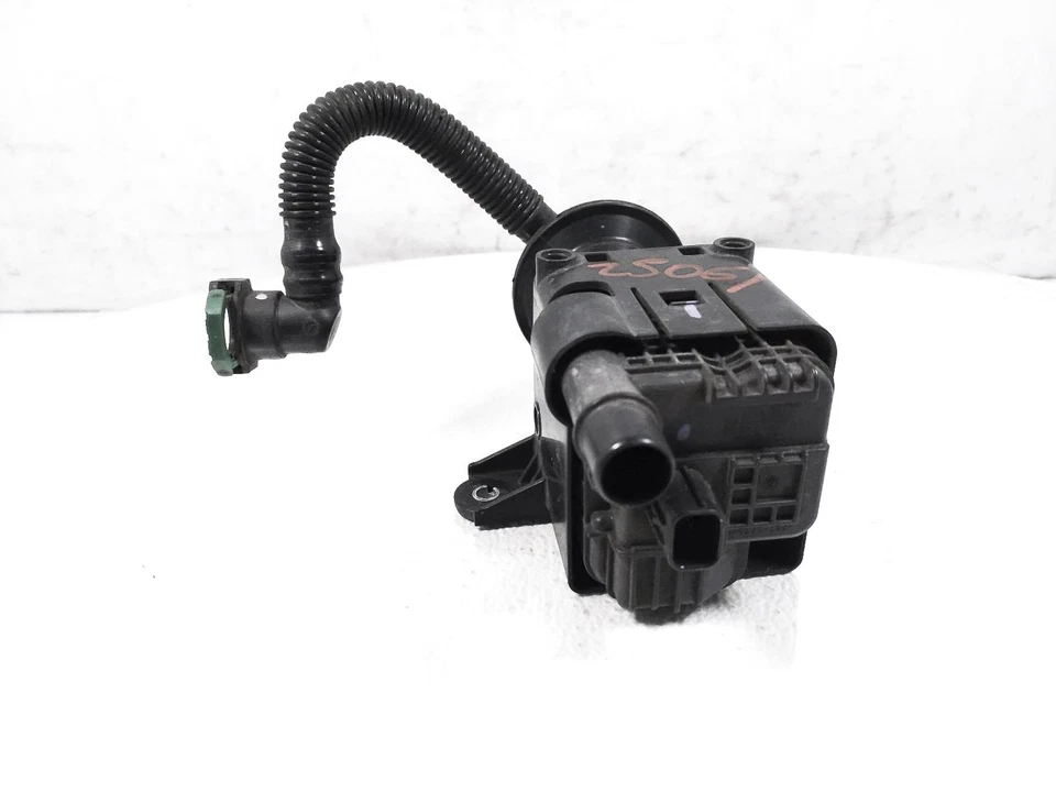 Bomba de detección de fugas de vapor de combustible Toyota C-Hr 2018-2022 77745-10040 Foto 4 de 4