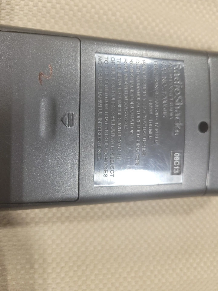 Vintage RadioShack AM/FM Pocket Radio 1200586 - Image 4 of 4