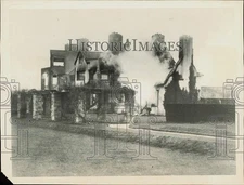 1923 Press Photo Smoke billows from burning Horace Plunkett's home at Kilteeragh