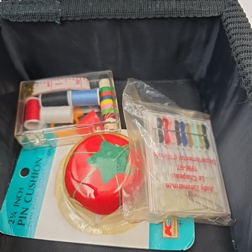Vintage PADDED FABRIC COVERED SEWING BOX/CASE with CARRYING HANDLE & Supplies - Picture 3 of 9