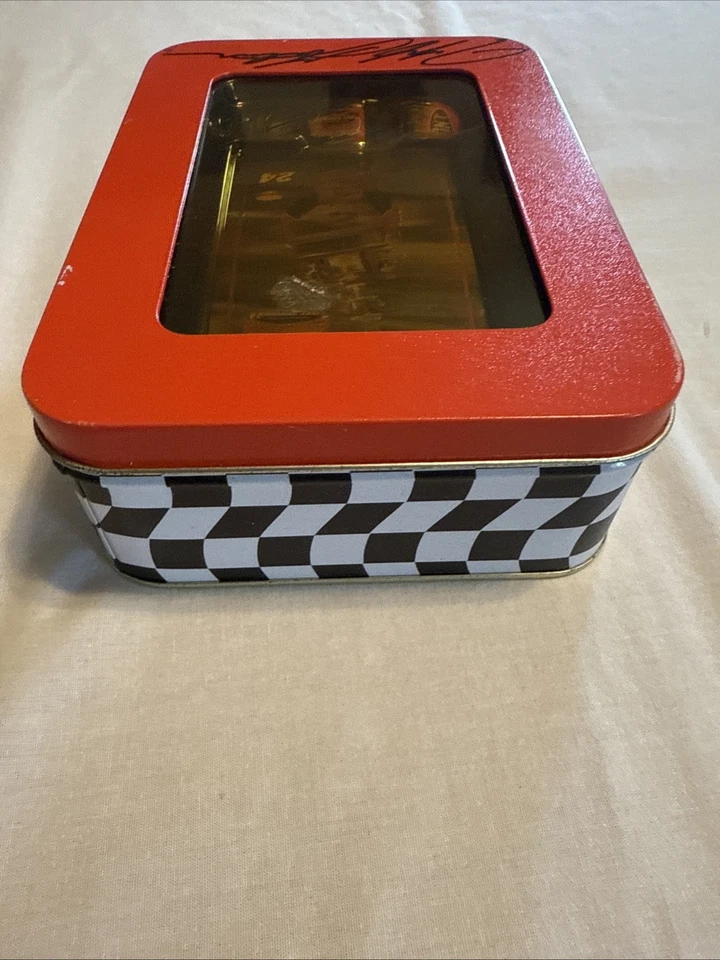 De colección 2002 NASCAR Jeff Gordon #24 Champion Tin 1:64 Die-Cast Car & Card Foto 4 de 4