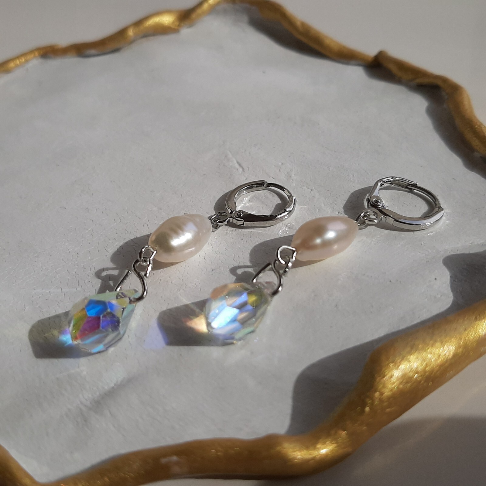 Boucles d'oreilles dormeuses cristal blanc perles de culture plaqué or blanc pour femme