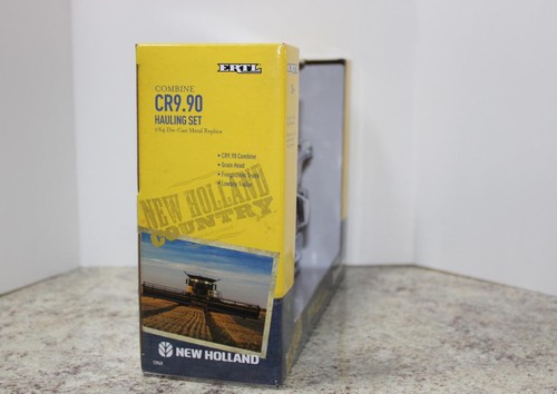 NIP New Holland CR9.90 Tracked Combine Hauling Set with Draper Header 1/64 Scale - Picture 4 of 8