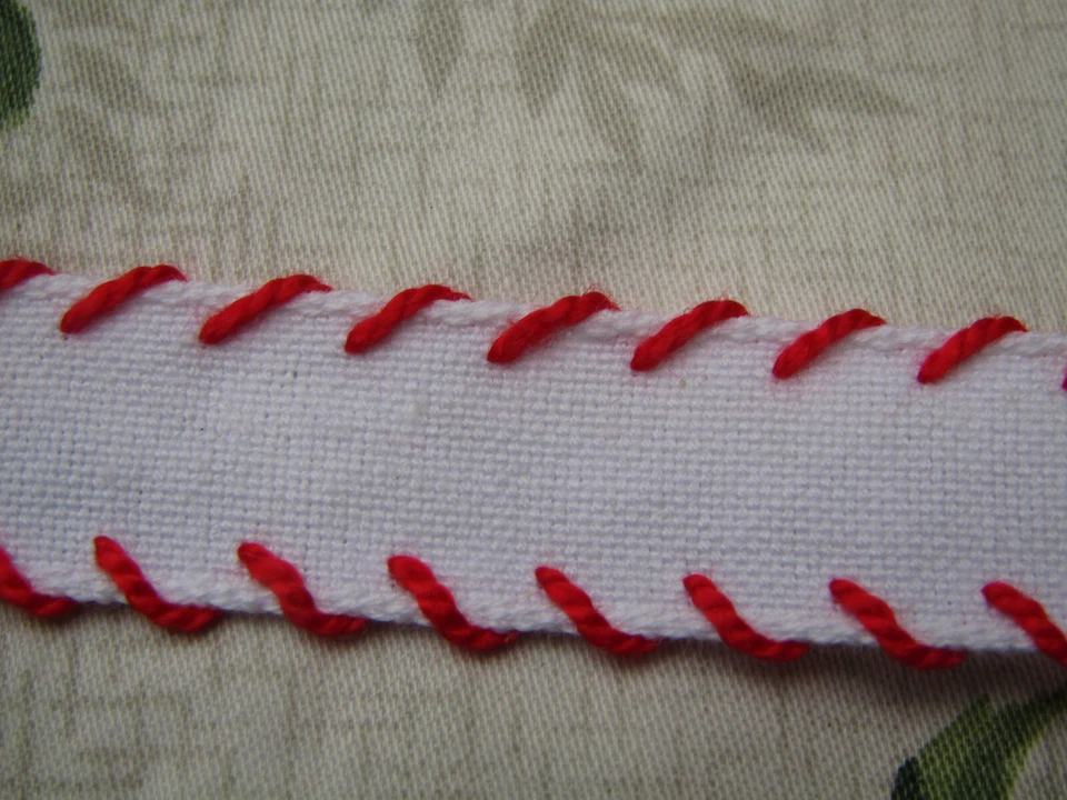 600 cm de  ruban ancien brodé fil rouge largueur1,7 cm  coton - Photo 3/4