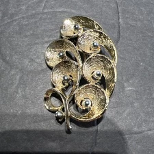 Vintage Emmons Gold tone with Gray Faux Pearls Brooch. Lot 179