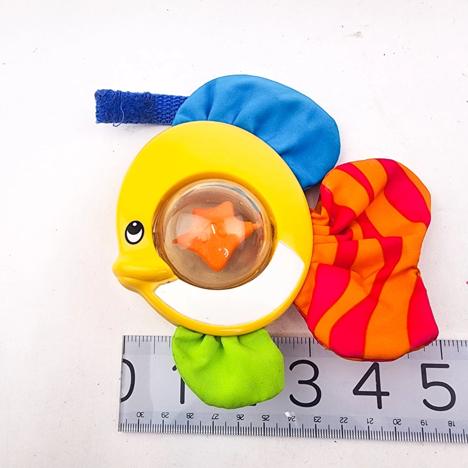 Lote de sonajero de plástico para bebé peces amarillos y elefante azul con bolas de rodillo juguete para bebé Foto 4 de 4