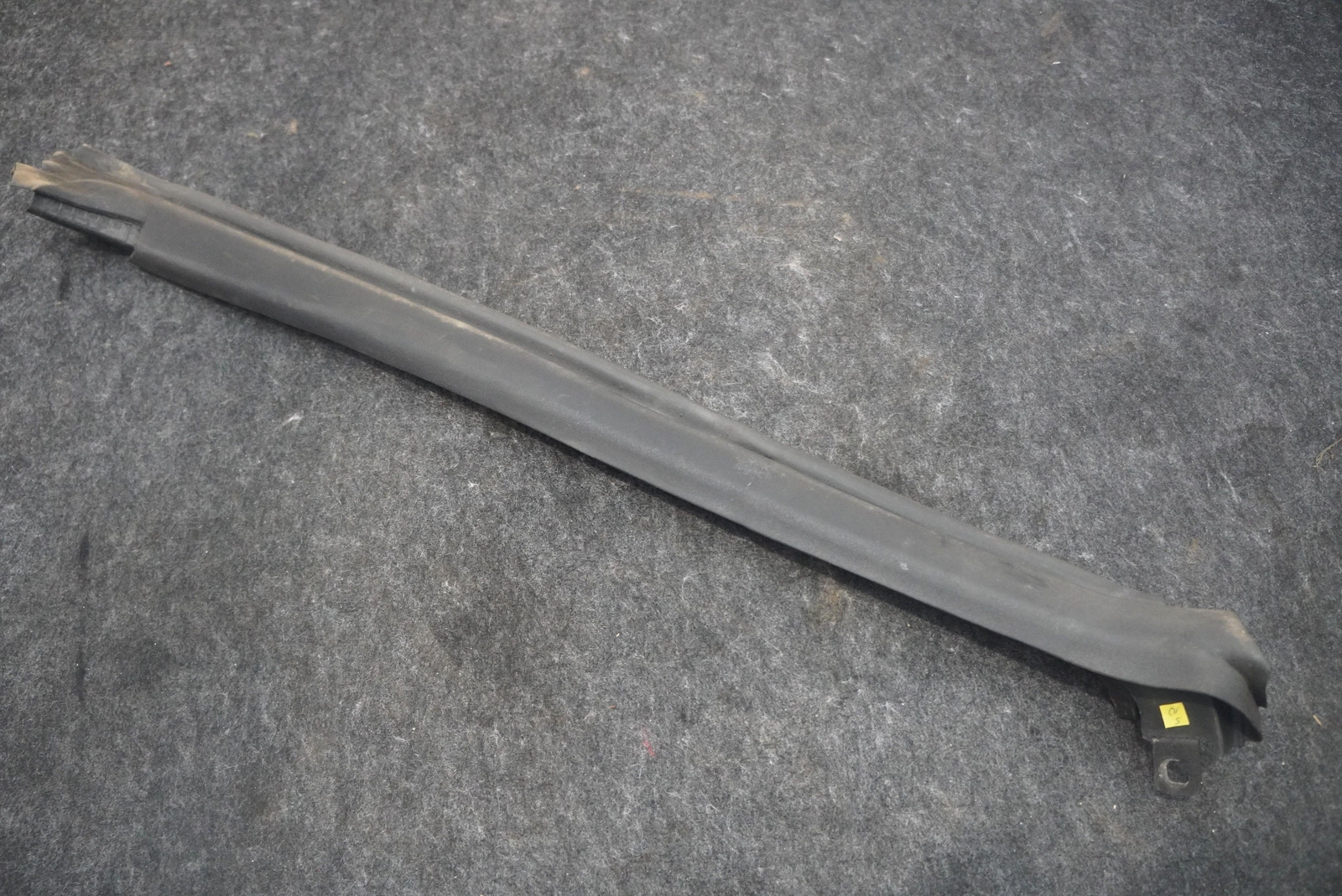 Bentley Continental GT 2016 FRONT+LEFT+UPPER Weatherstrip P/N 3W7845119E