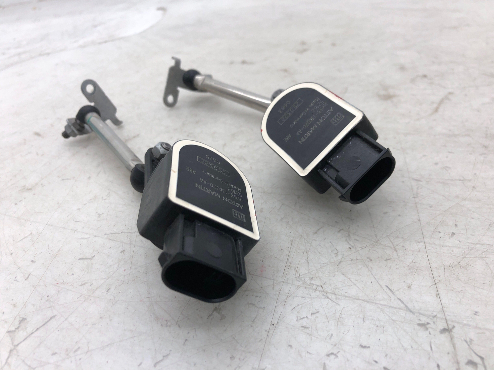 2019-2023 ASTON MARTIN VANTAGE REAR RIDE HEIGHT LEVEL SENSOR SET HY53-13K070-AA