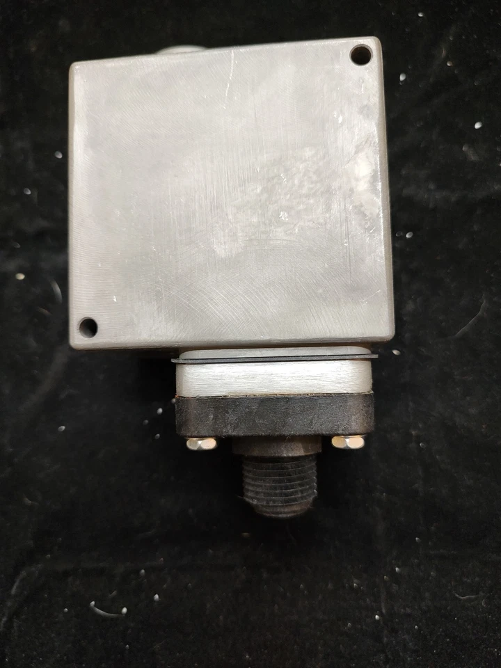 Interruptor accionado a presión E1H-H90-P6-PLS - BARKSDALE - NUEVO (1 cada uno -5 disponibles) Foto 4 de 4