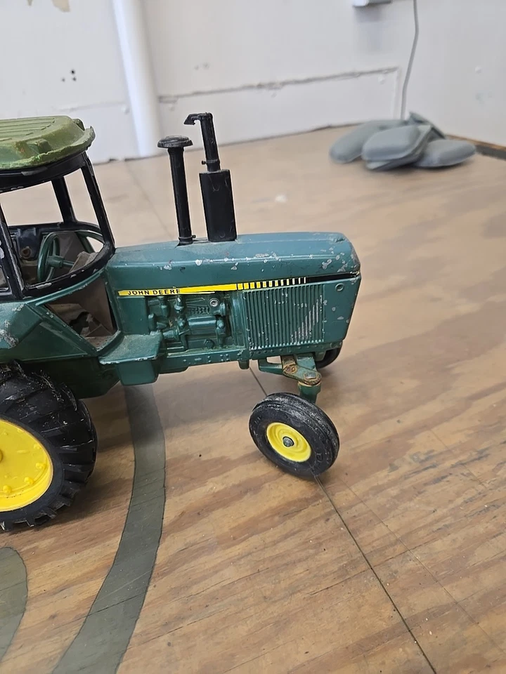 Salty VTG COLLECTIBLE ERTL BIG TRACTOR JOHN DEERE DYERSVILLE IOWA 10x6x7.5" #22 - Image 3 of 4