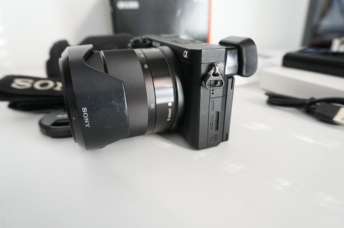 Sony A6300+ sony 18-55lens +battery hand grip+ original box+ 3batteries+ charger - Picture 4 of 15