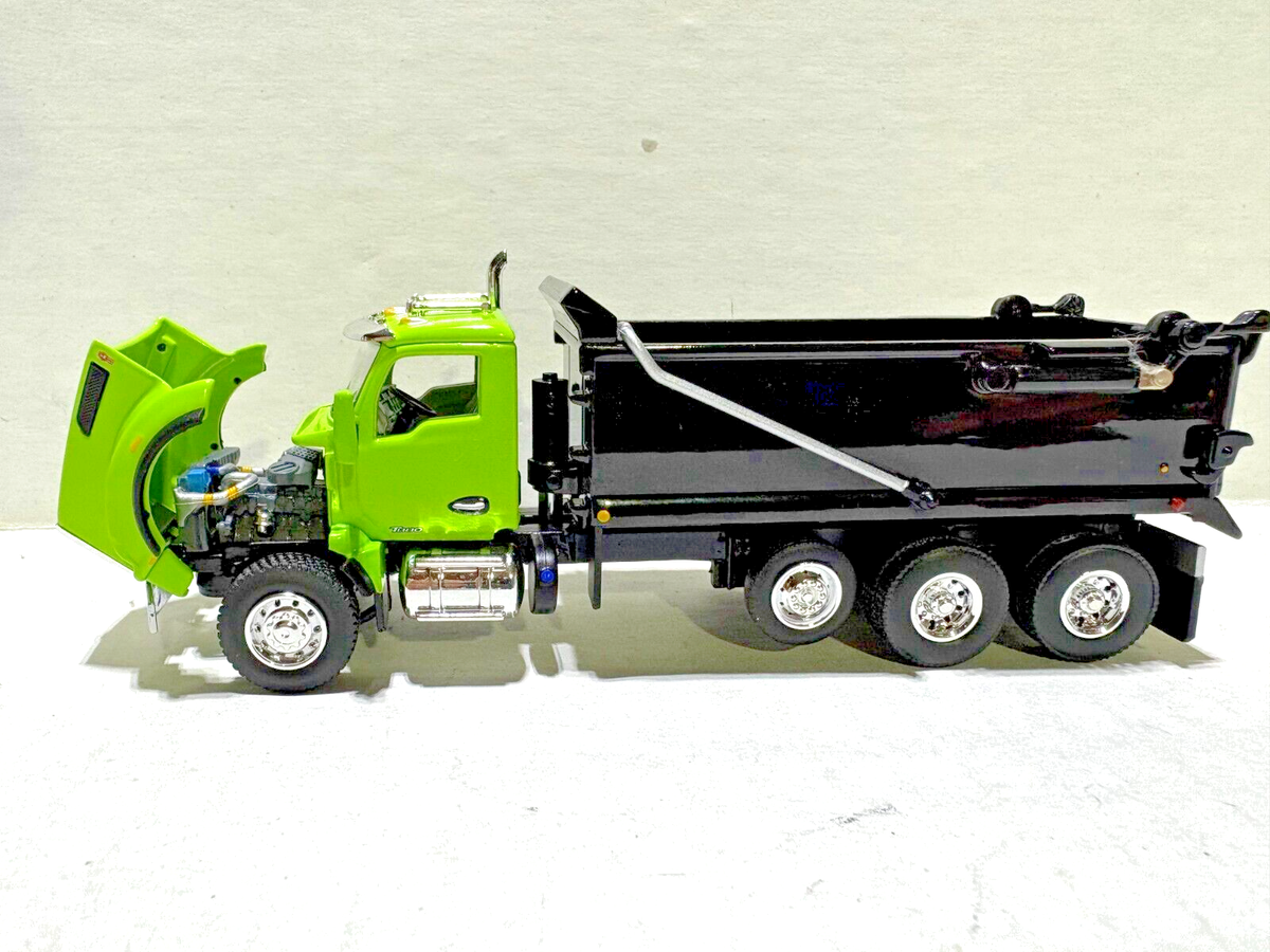 ミニカー No148 Kenworth Tractor and Excavator DCP / FIRST GEAR 1/64 SCALE T-880 KENWORTH TRIPLE AXLE DUMP TRUCK