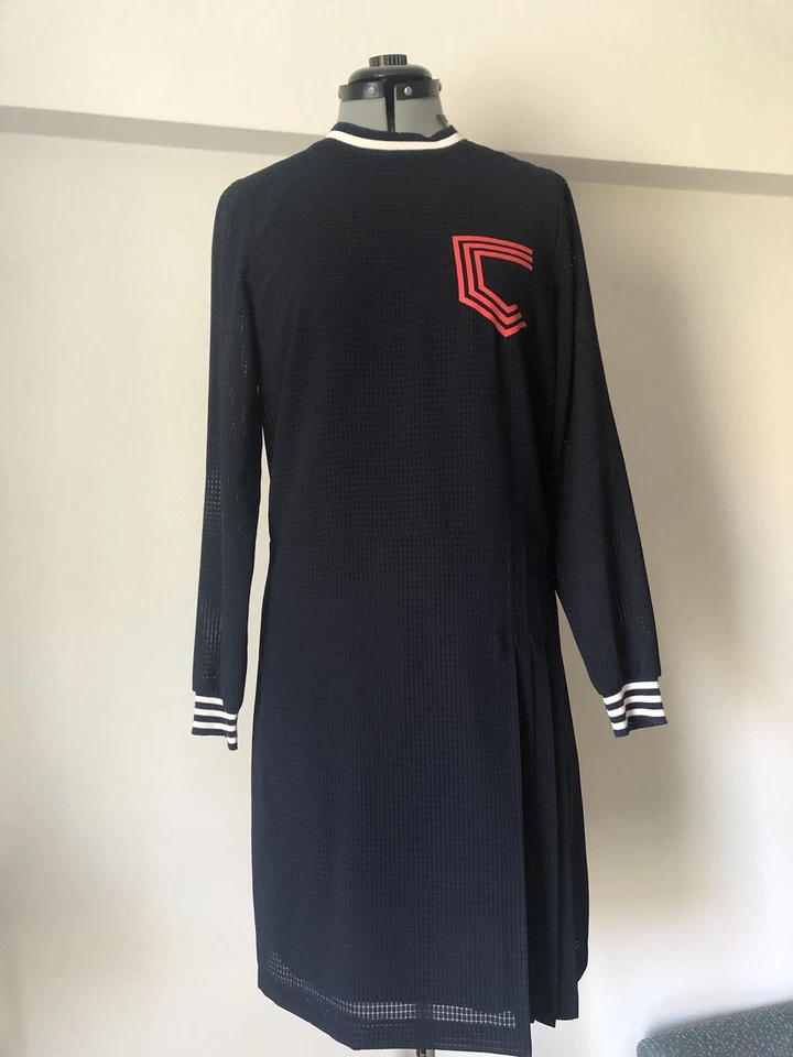 Vestido Universitario Erin Azul Marino ETCETERA con Parche Rojo C y Detalle Plisado TALLA 4.$399 Foto 2 de 4