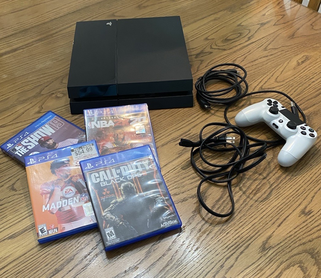 Sony PlayStation 4 PS4 500GB CUH-1115A Controller Bundle 4 Games