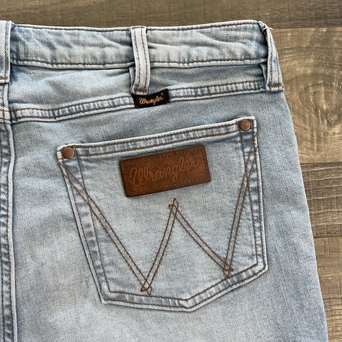 Wrangler Retro High Rise Trumpet Flare Jean Women's 32x30 Blue Light Distressed - Picture 20 of 20