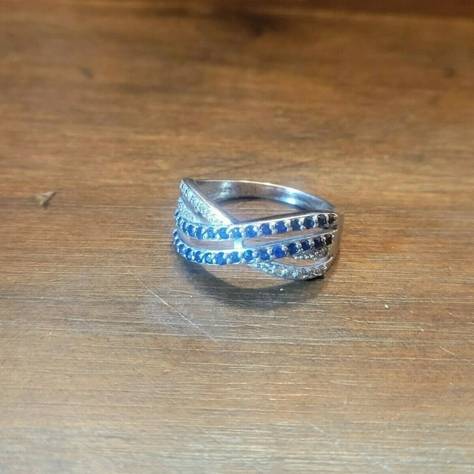 Anillo de cóctel de zafiro blanco y azul Foto 4 de 4