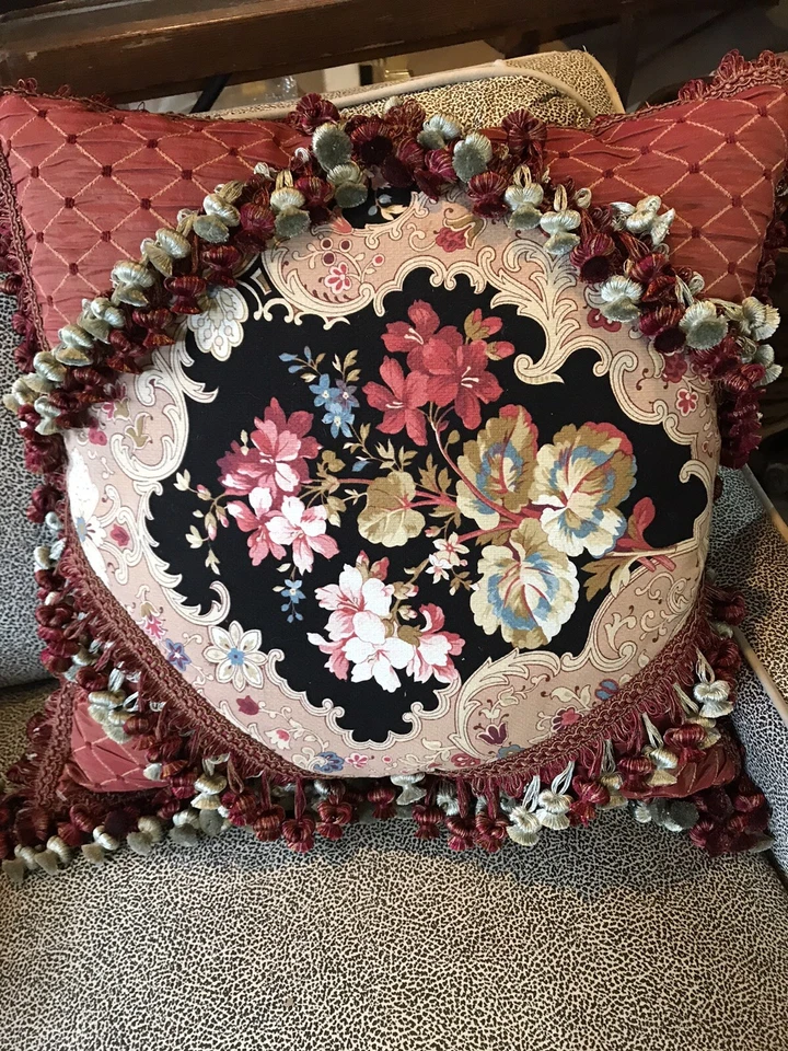 "Almohada adornada recortada Houles de tela Cowtan y Tout 20""" Foto 2 de 4