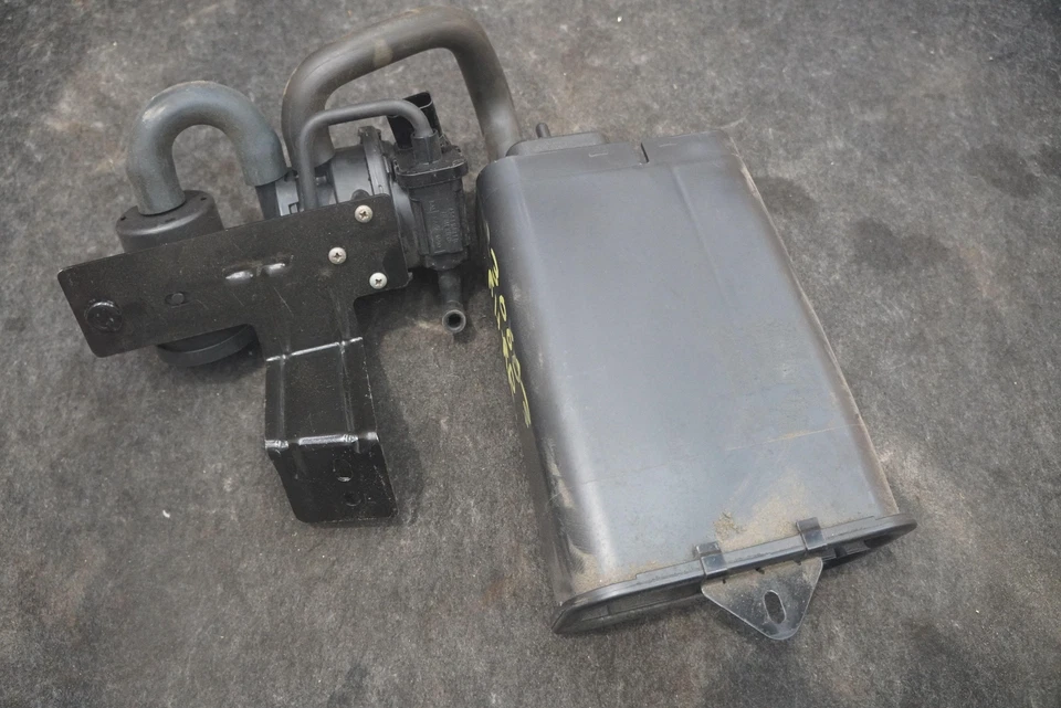 Evaporador de bote de carbón de vapor de combustible 526489AA OEM Dodge Viper 2000-02 Foto 3 de 3